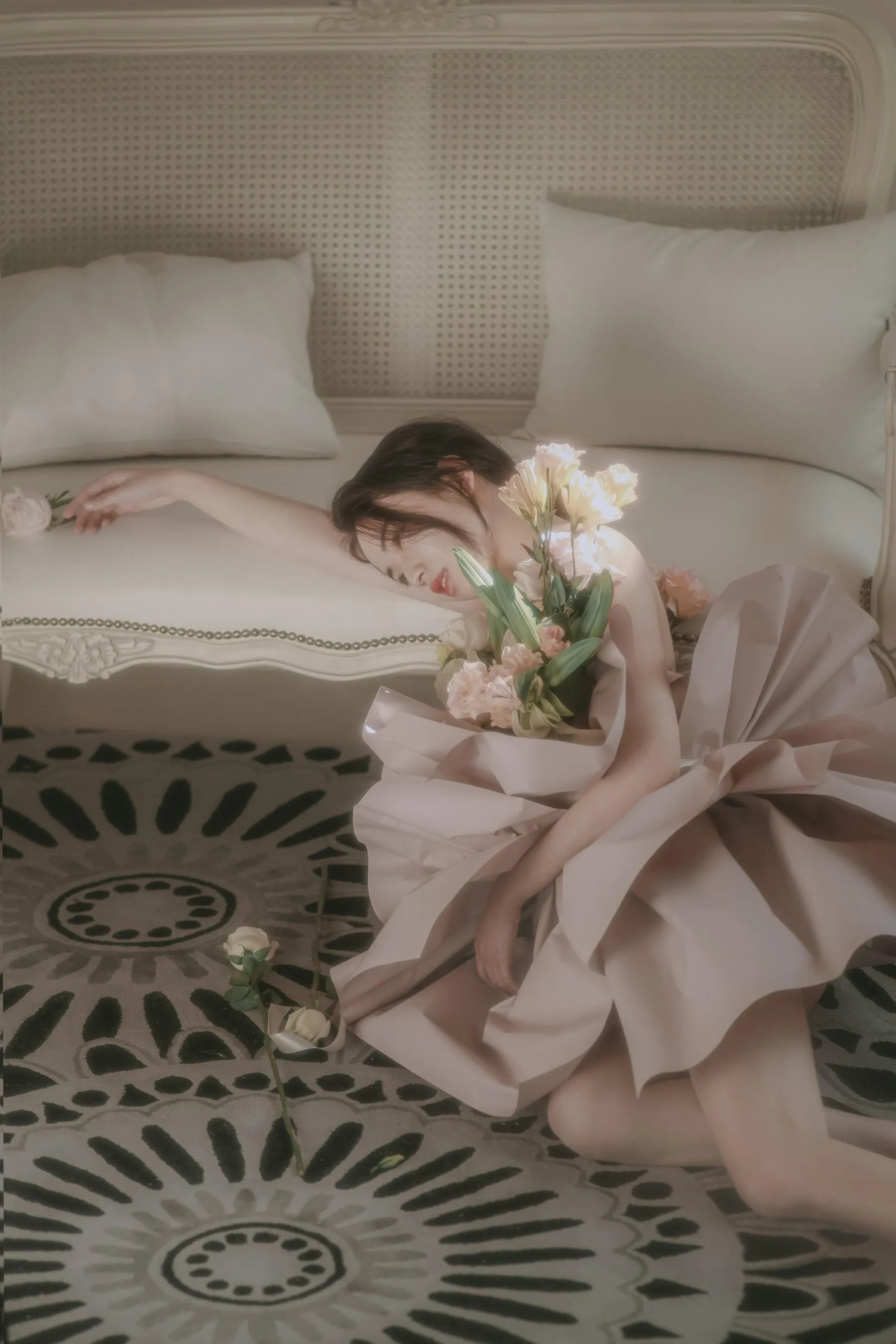 [艺图语] 2022.07.02 花与少女 小朱 [36P]插图2